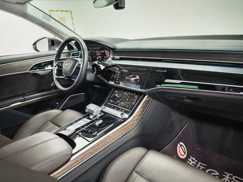 Audi A8 — фото 9