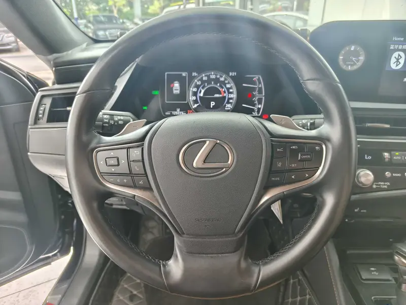 Lexus ES — фото 11