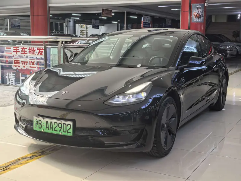 Tesla Model 3 — фото 1