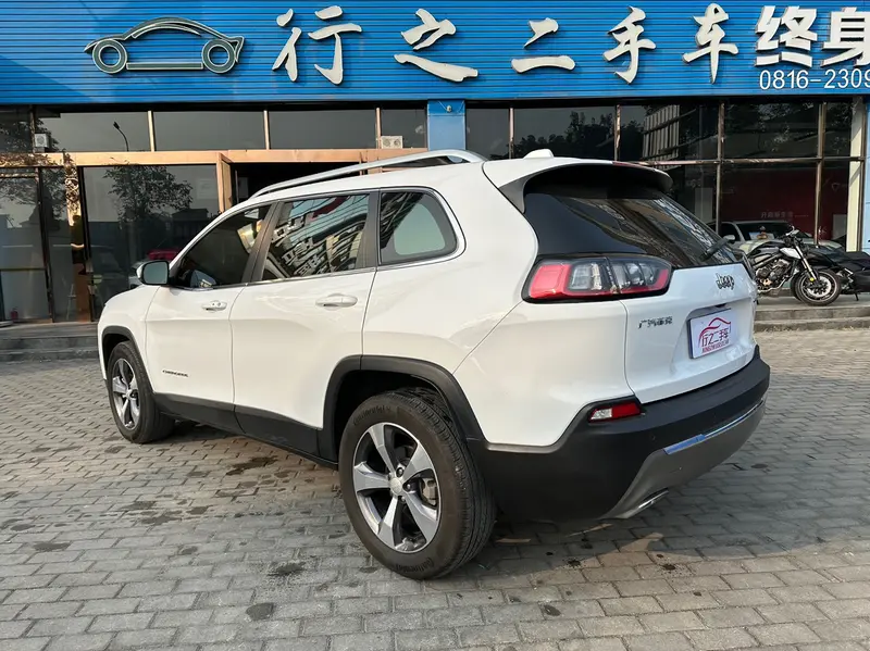 Jeep Cherokee — фото 5