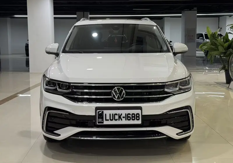 Volkswagen Tiguan L — фото 2
