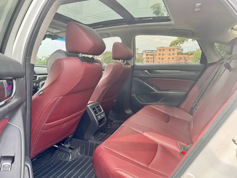Honda Accord — фото 12