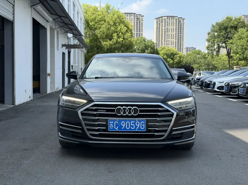 Audi A8 A8L 50 TFSI quattro комфорт — фото 2