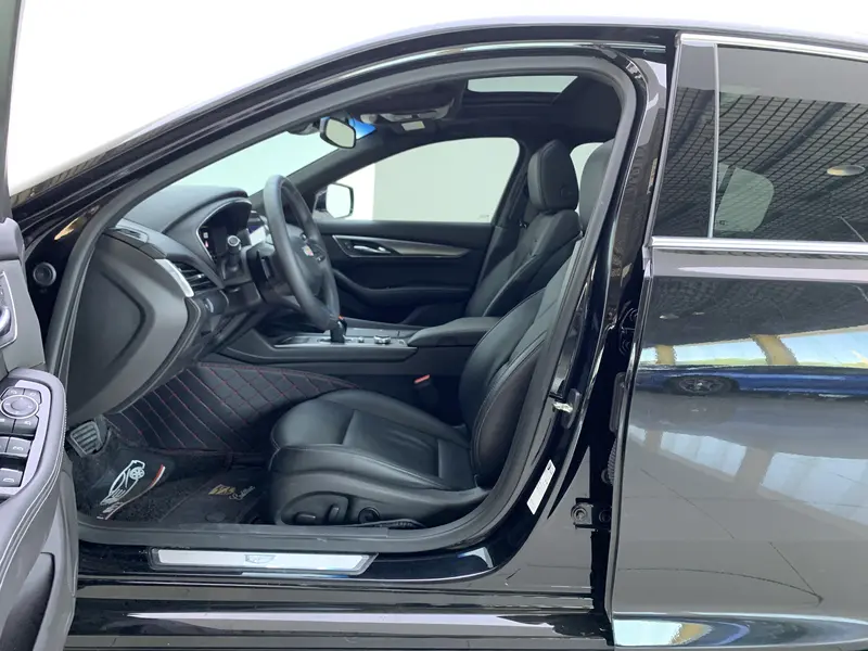 Cadillac CT5 — фото 17