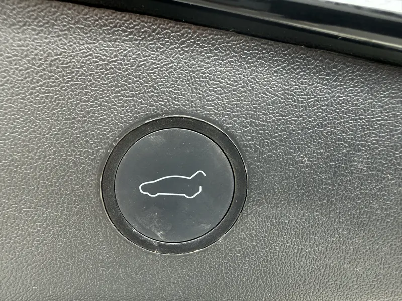 Tesla Model 3 — фото 9