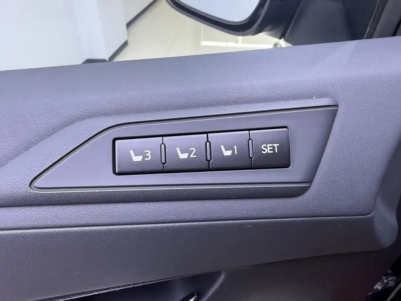 Toyota Alphard — фото 9