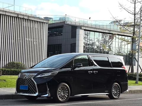 Lexus LM