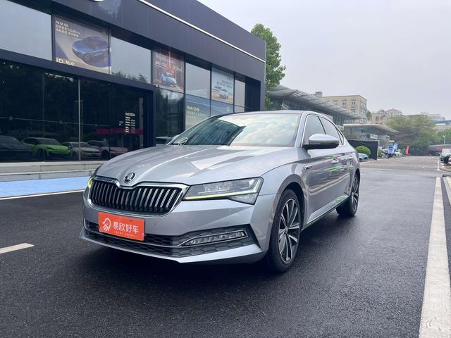 Skoda Superb - фото 1