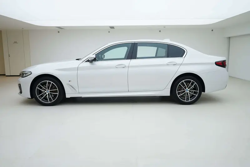 BMW 5 Series — фото 3