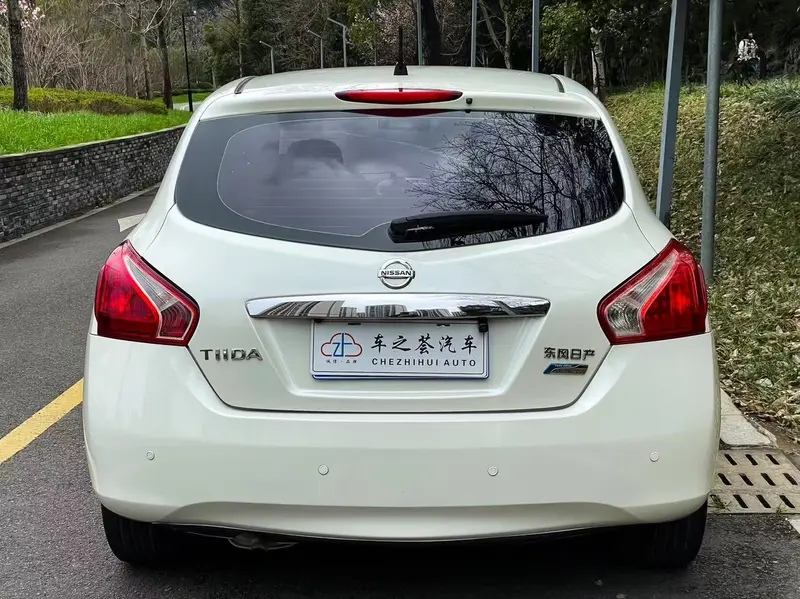 Nissan Tiida — фото 5