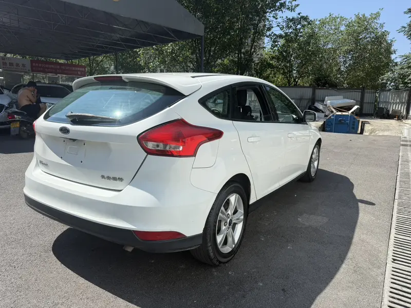 Ford Focus 1.6L автомат комфорт — фото 7