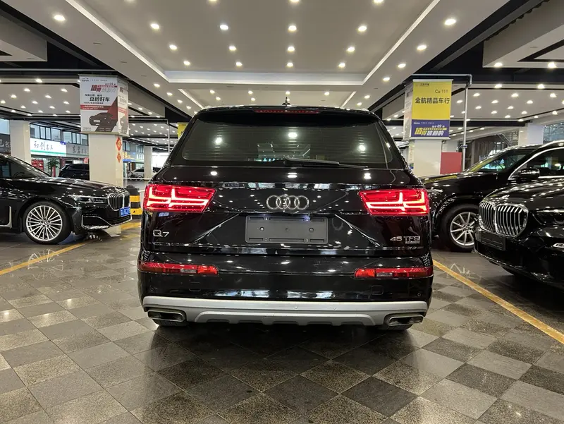 Audi Q7 40 TFSI комфорт — фото 5