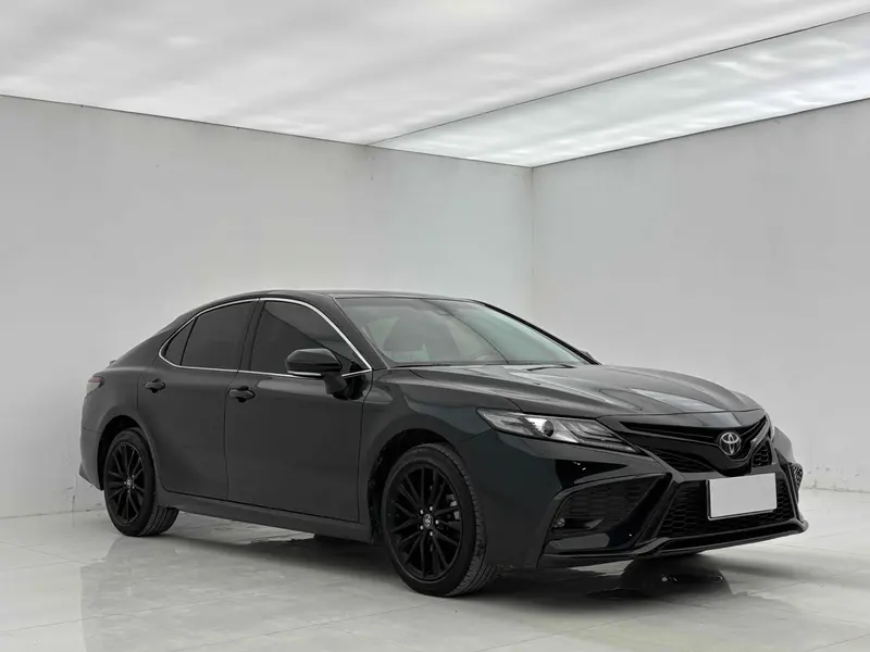 Toyota Camry — фото 3