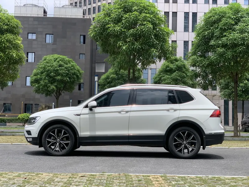 Volkswagen Tiguan L — фото 3