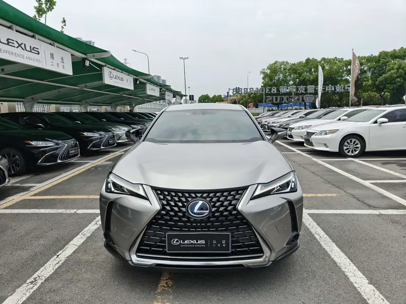 Lexus UX — фото 2