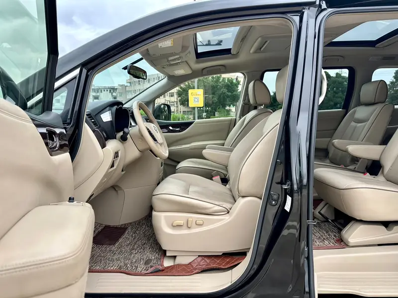Nissan Quest 3.5L SL — фото 11