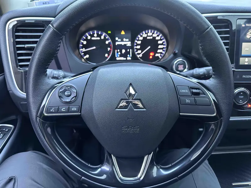 Mitsubishi Outlander — фото 11