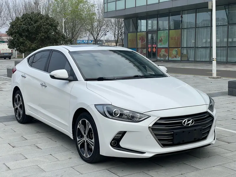 Hyundai Elantra — фото 3