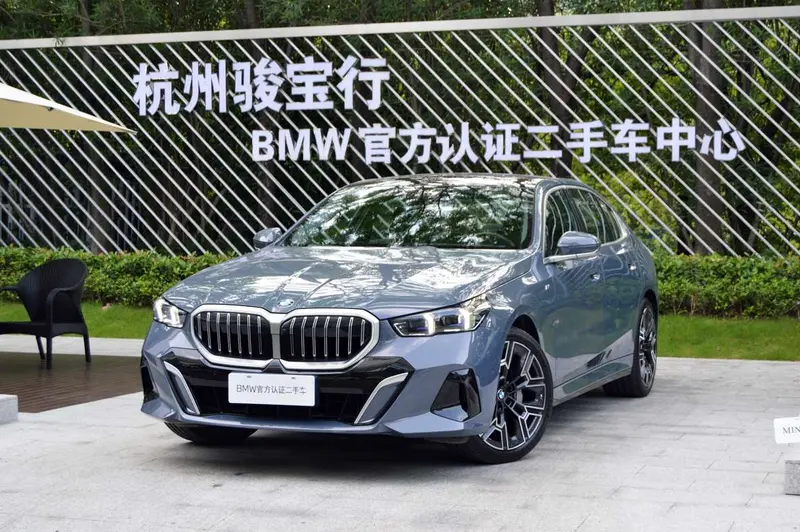 BMW 5 Series — фото 1