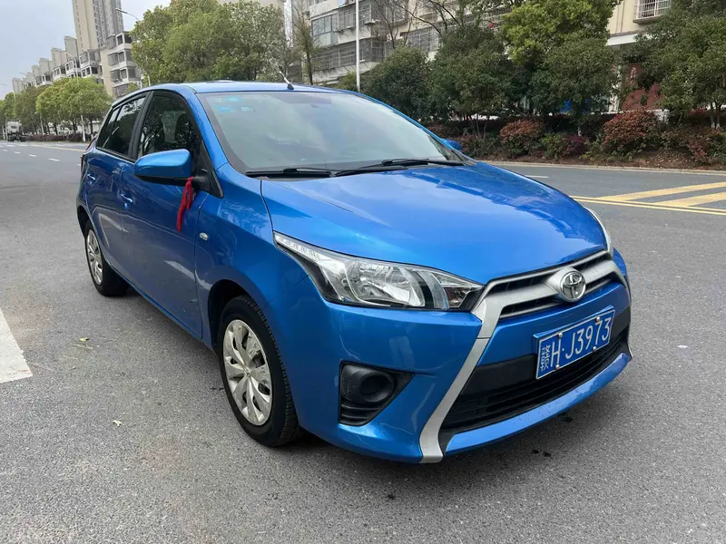 Toyota Yaris L — фото 3