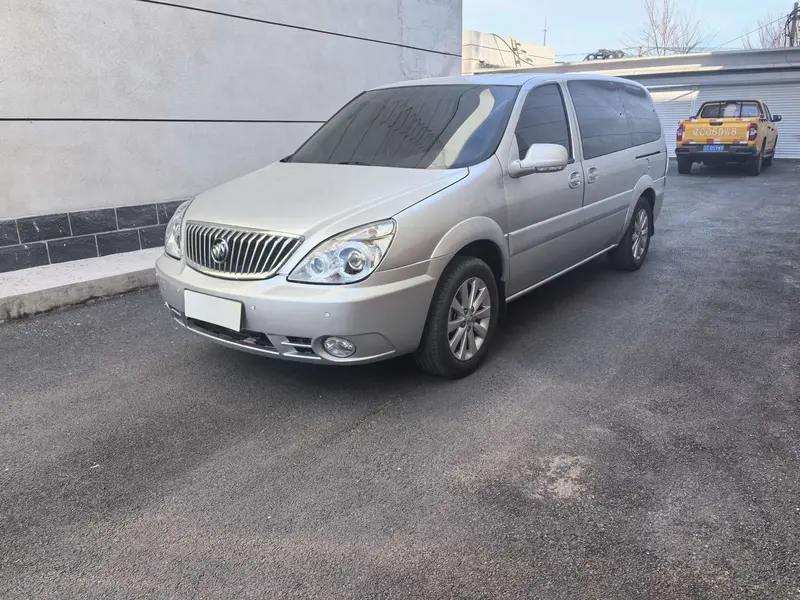 Buick GL 8 2.4 L