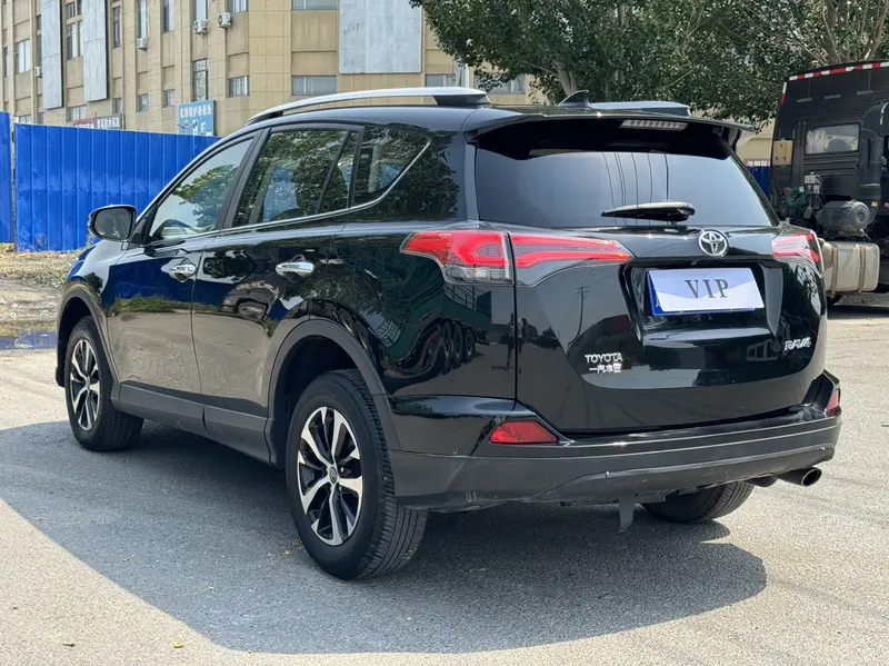 Toyota RAV4 — фото 5