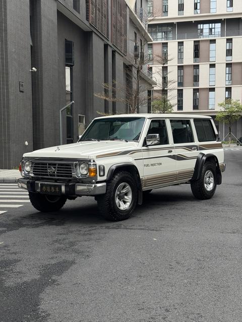 Nissan Patrol Y61