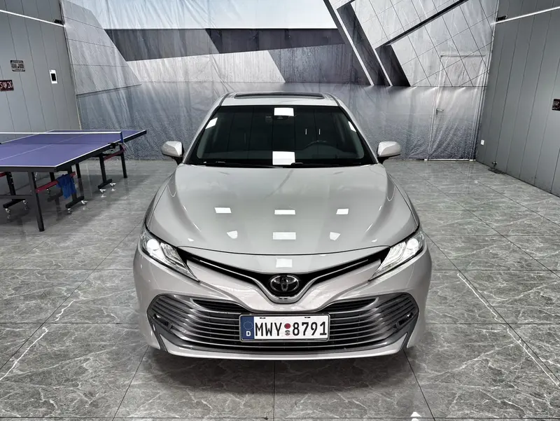 Toyota Camry — фото 2