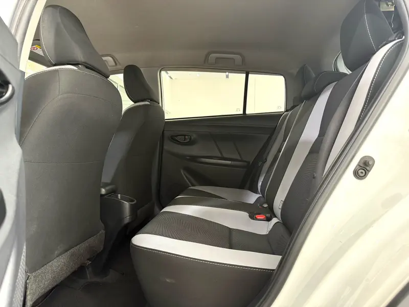 Toyota Yaris L — фото 9