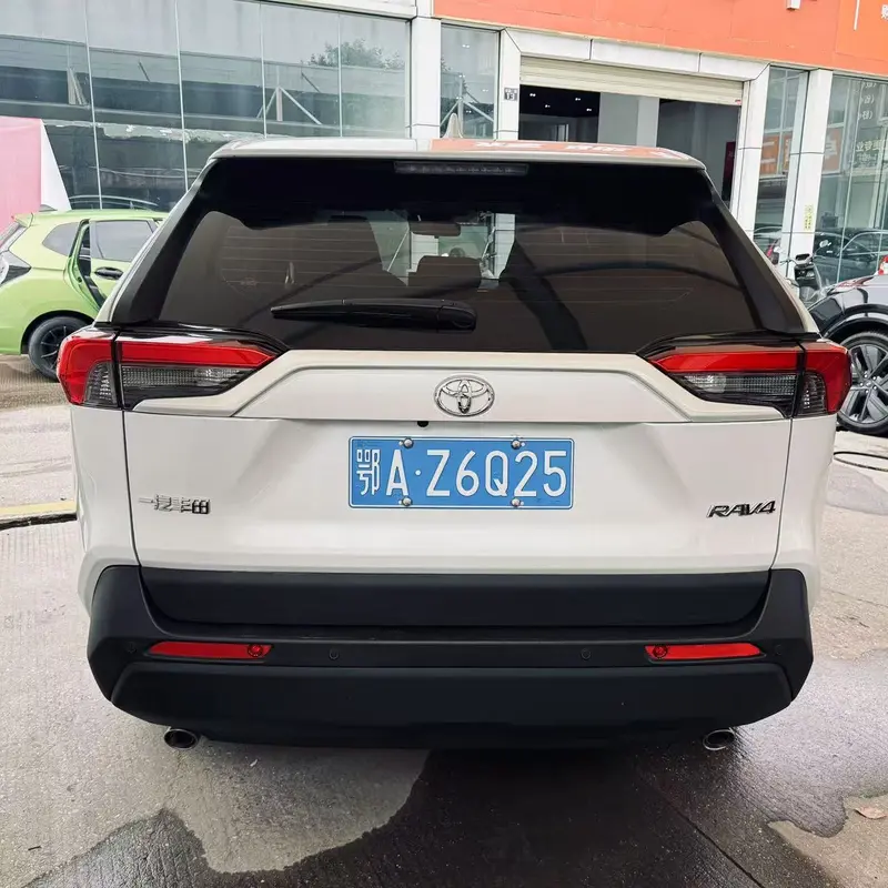 Toyota RAV4 — фото 4